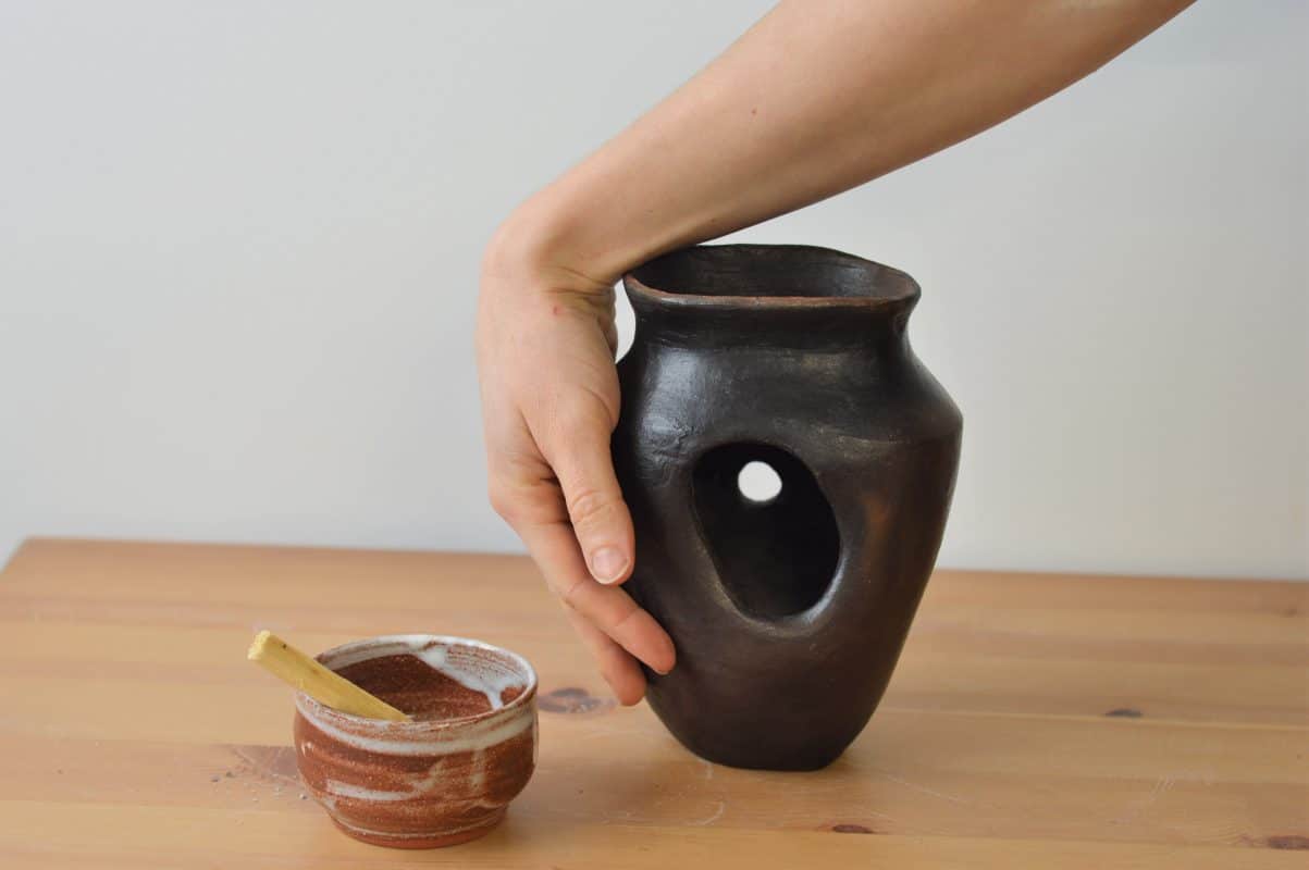 grotte enfumée 01 bras - bol Rituel et Palo Santo - Margaux Ceramics