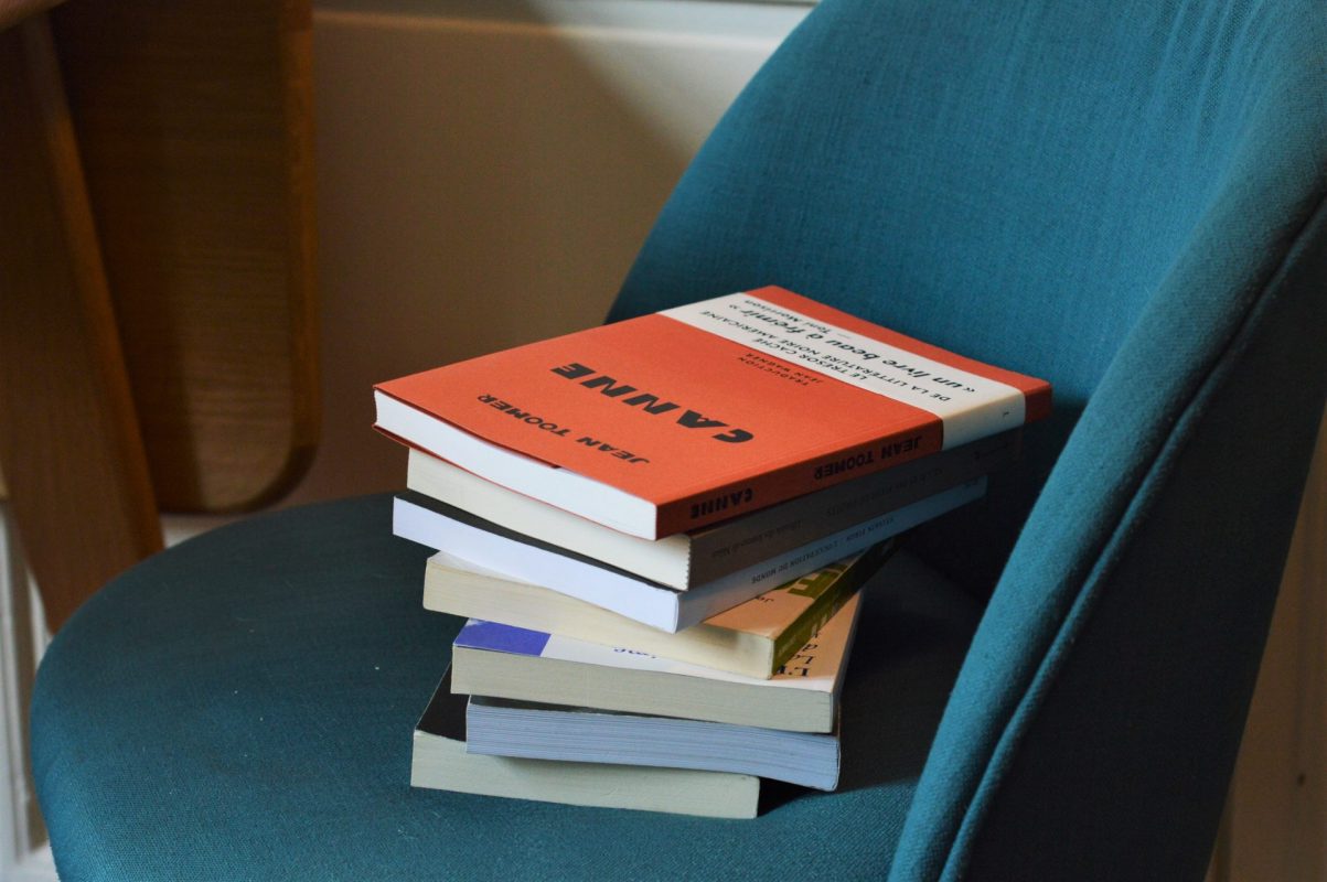 Livres sur chaise - Fracas Lorient