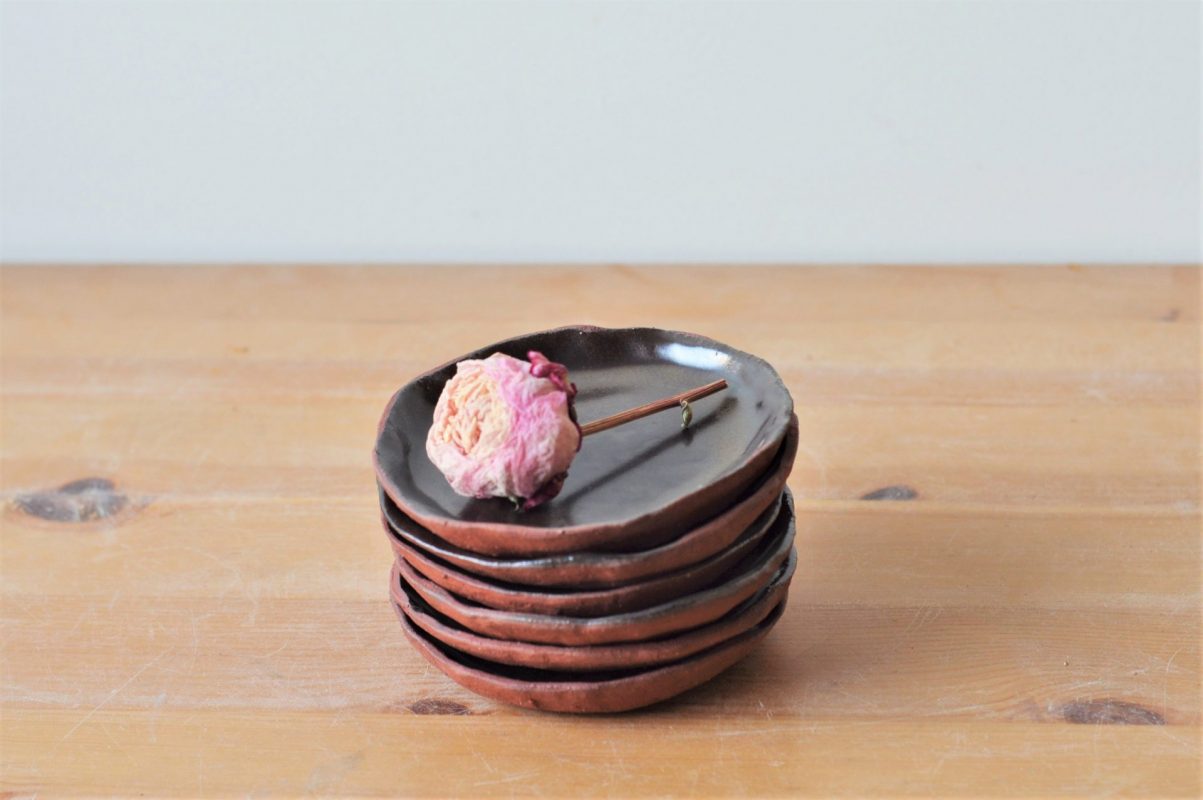 Petite coupelle brune - pile - fleur - Margaux Ceramics