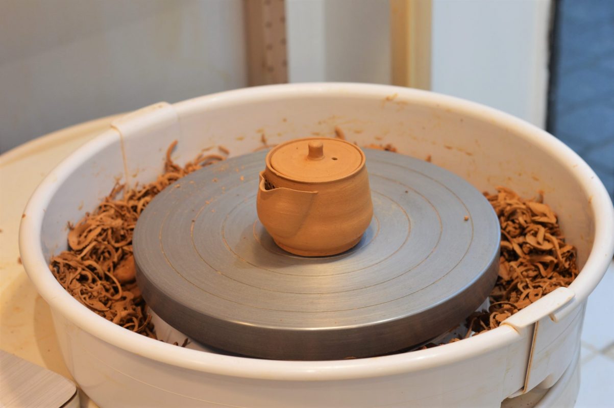 Hohin - séchage03 sur tour de potier - Margaux Ceramics