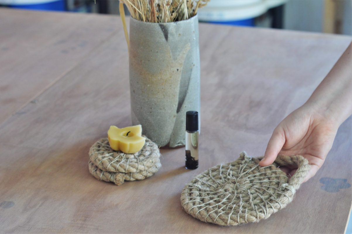 scene Roll On Bougie Hot Pad Main Po La fabrique Margaux Ceramics