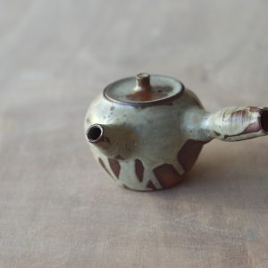 théière yokode kyusu 02 cendres de bois face 1- Margaux Ceramics