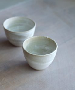 Tasse blanche - Margaux Ceramics - Fracas - atelier de poterie à Lorient - librairie atelier de céramique