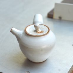 margaux ceramic theiere blanche anse laterale 3 2