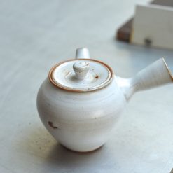 margaux ceramic theiere blanche anse laterale 4 2