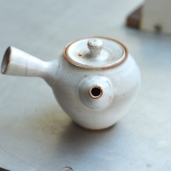 margaux ceramic theiere blanche anse laterale 4 3