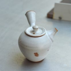 margaux ceramic theiere blanche anse laterale 5 3