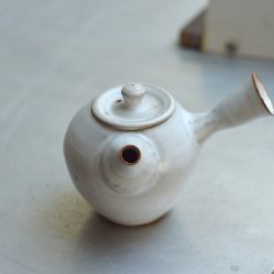 margaux ceramic theiere blanche anse laterale 5 4