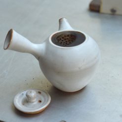 margaux ceramic theiere blanche anse laterale 5 5