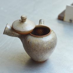 margaux ceramic theiere cendres anse laterale 6 5