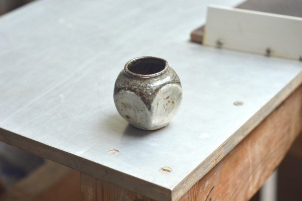 Petit vase à facette