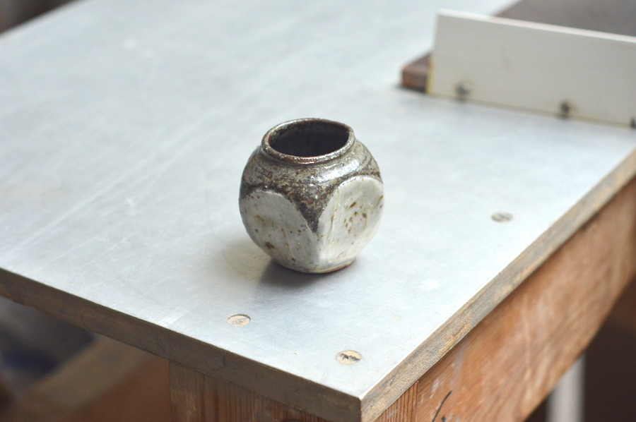 Petit vase à facette